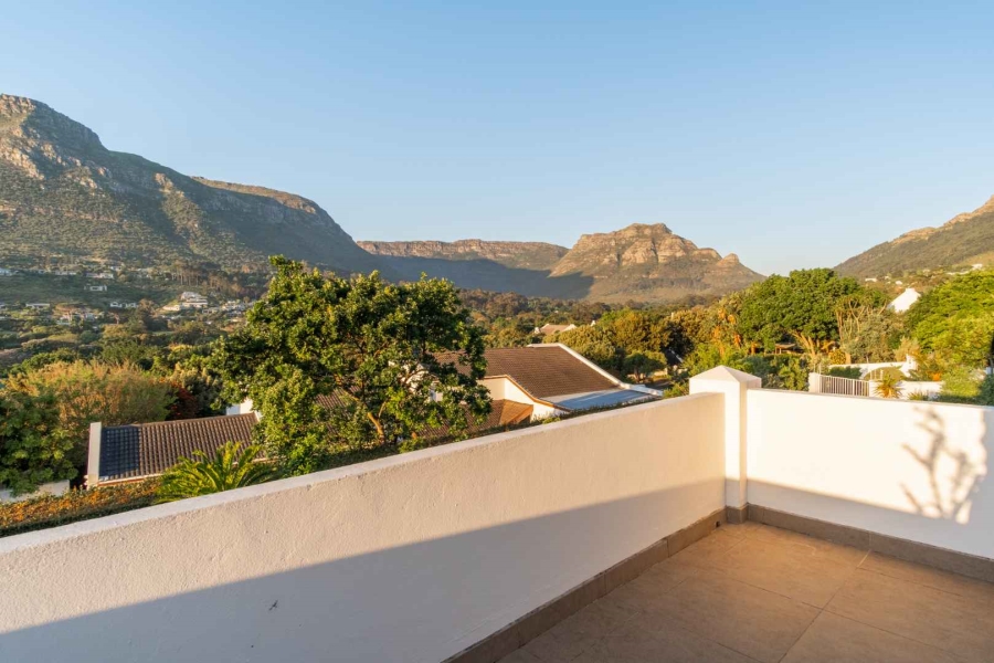 4 Bedroom Property for Sale in Oakhurst Estate Western Cape